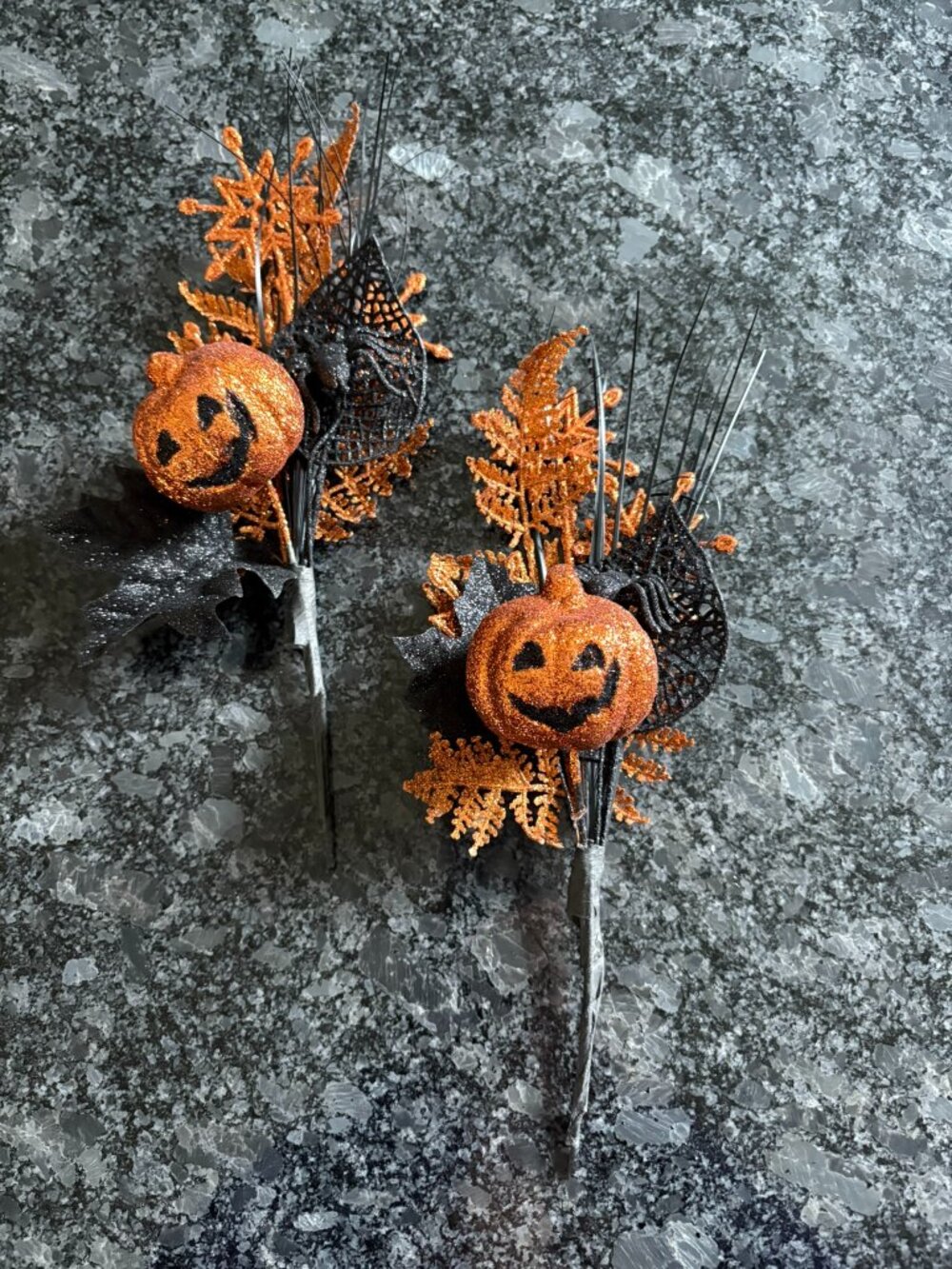 Set of 2 Hallween glitter picks with jack-o-lantern and black spider